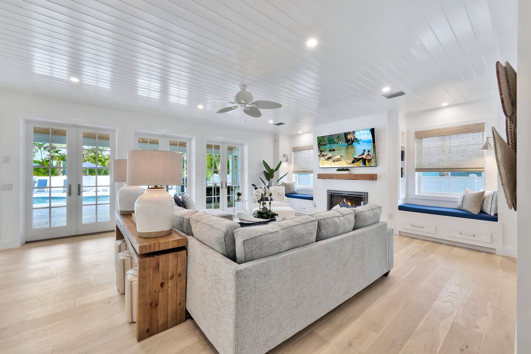 535 93rd Ave N, Naples, FL 34108