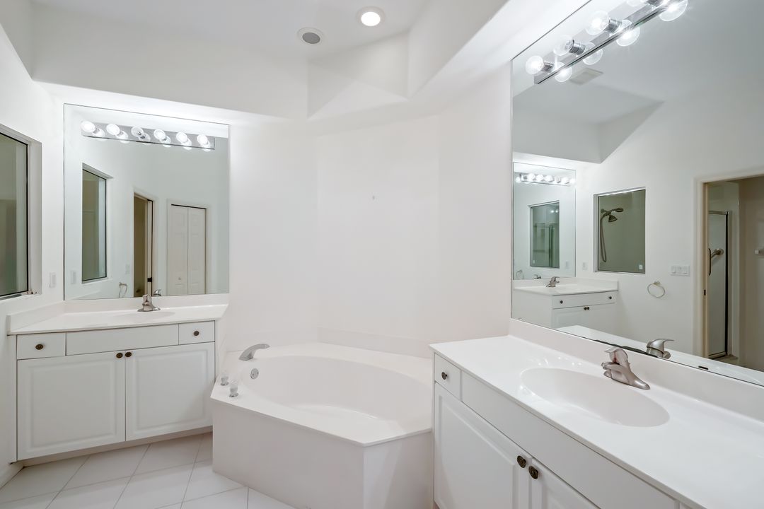 12667 Fox Ridge Dr, Bonita Springs, FL 34135