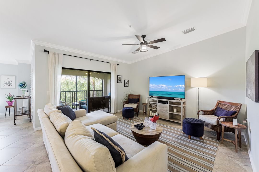 9828 Venezia Cir #1124, Naples, FL 34113