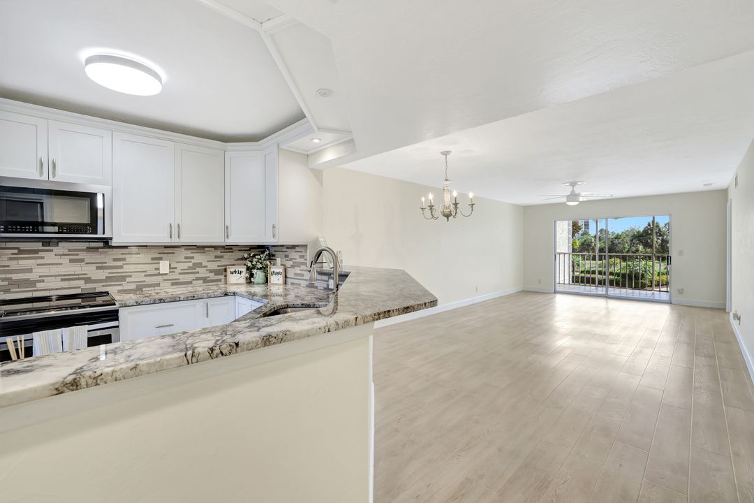 340 Horse Creek Dr #207, Naples, FL 34110