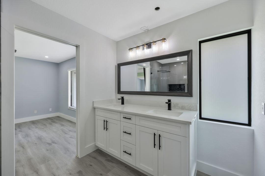 380 4th St NE, Naples, FL 34120