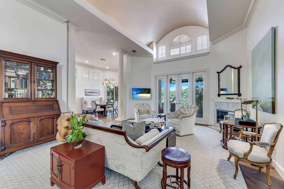 7913 Via Vecchia, Naples, FL 34108