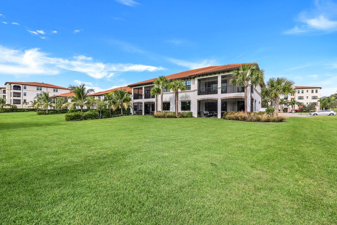 16348 Viansa Wy, Naples, FL 34110
