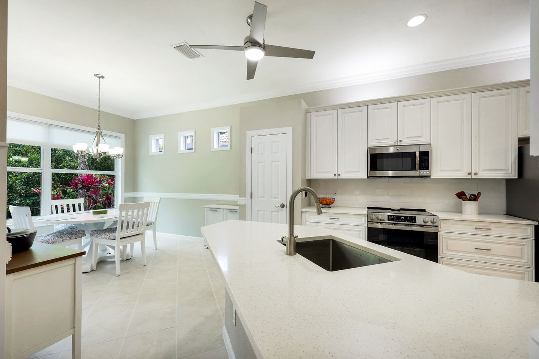16221 Parque Ln, Naples, FL 34110