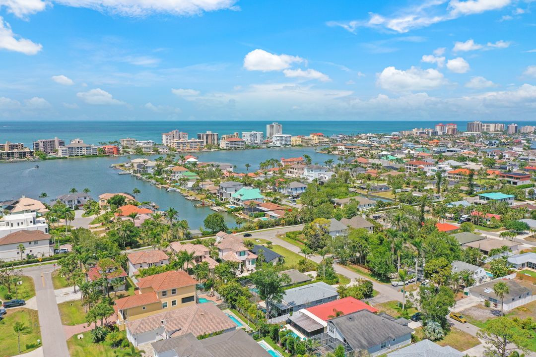 522 94th Ave N, Naples, FL 34108