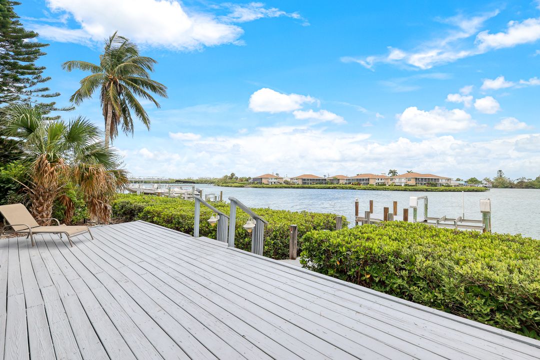 418 Panay Ave, Naples, FL 34113