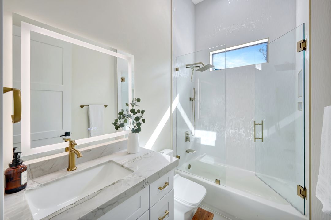 2546 4th St NW, Naples, FL 34120