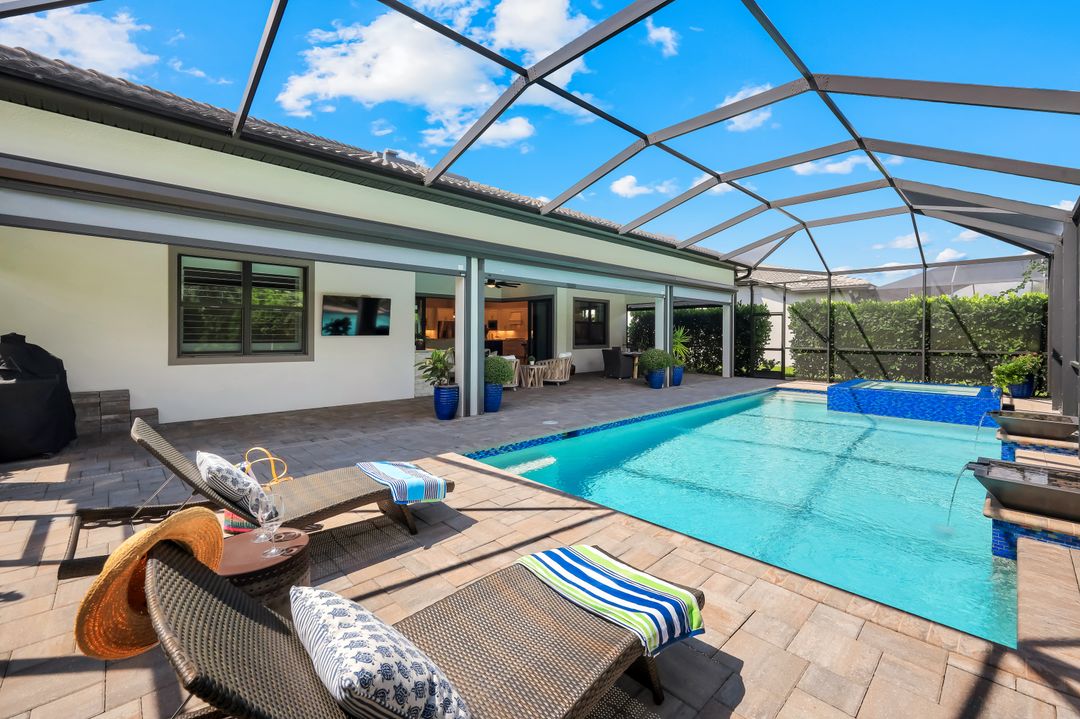 9583 Curlew Dr, Naples, FL 34120