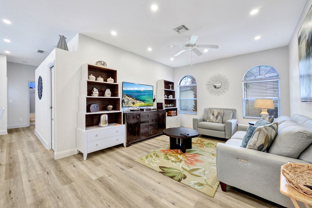 707 Teton Ct, Naples, FL 34104