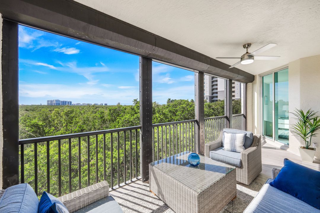 425 Cove Tower Dr #403, Naples, FL 34110
