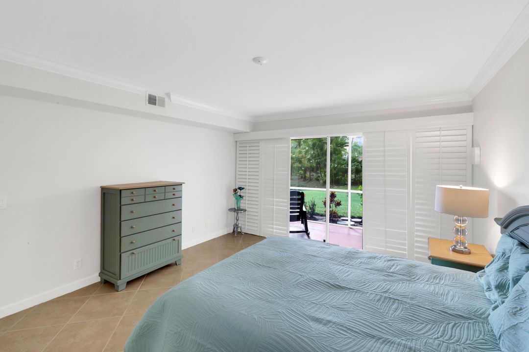 2462 Hidden Lake Dr #1, Naples, FL 34112