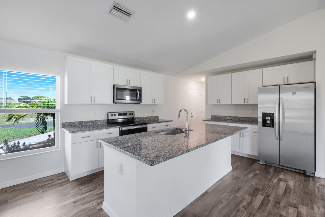 1317 NE 9th Ave, Cape Coral, FL 33909