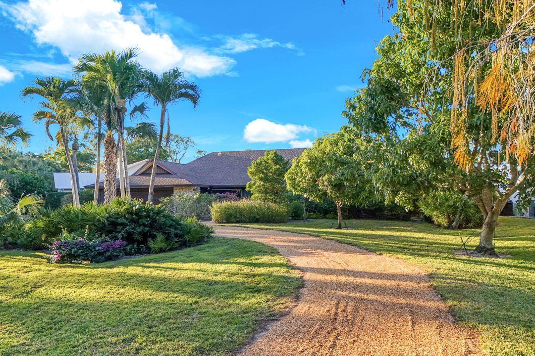 700 Bald Eagle Dr, Naples, FL 34105