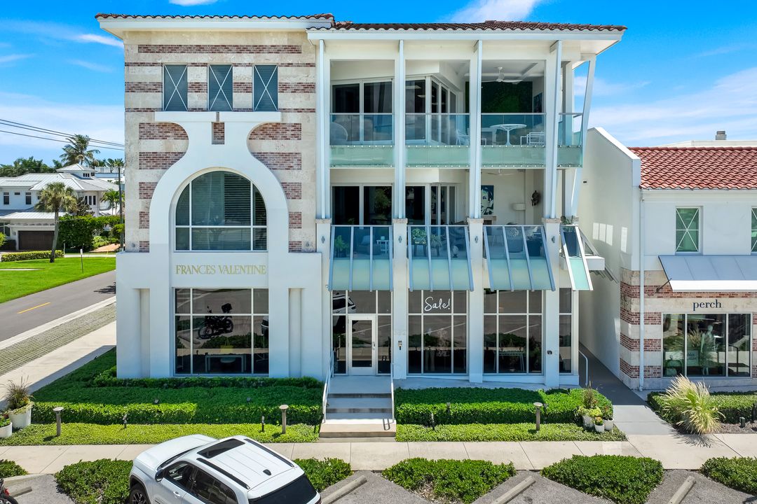 382 12th Ave S, Naples, FL 34102