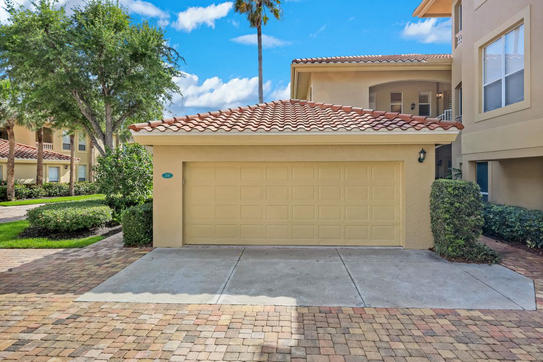 1840 Les Chateaux Blvd #4-201, Naples, FL 34109