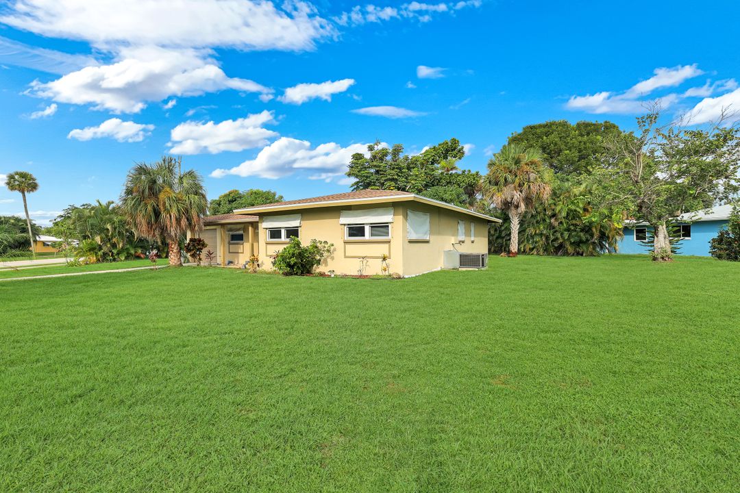 5248 Versaille Ct, Cape Coral, FL 33904