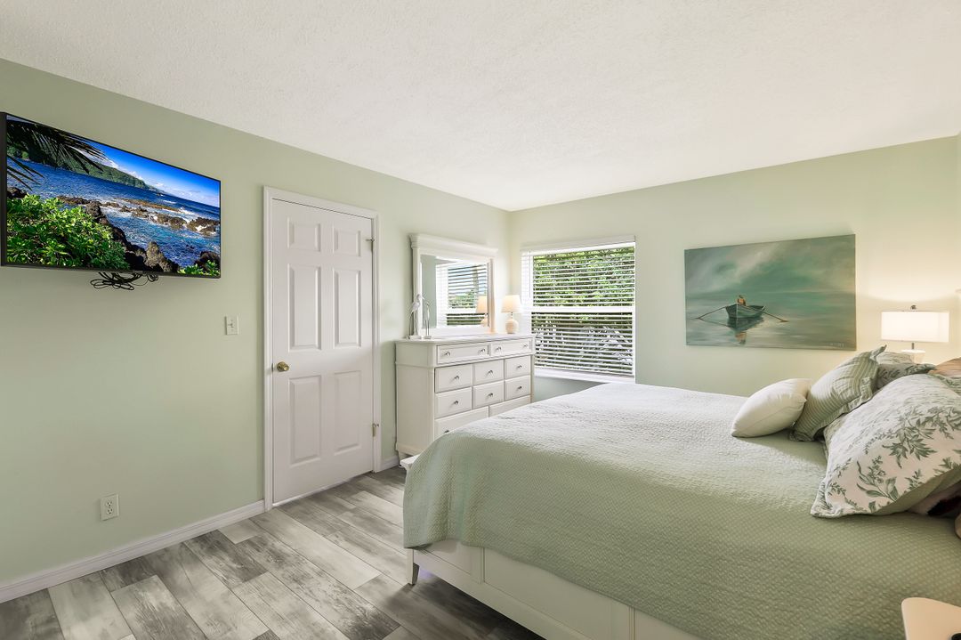 9290 Lake Park Dr #104, Fort Myers, FL 33919