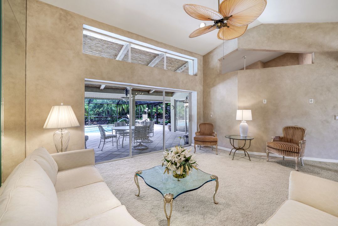 811 Pitch Apple Ln, Naples, FL 34108