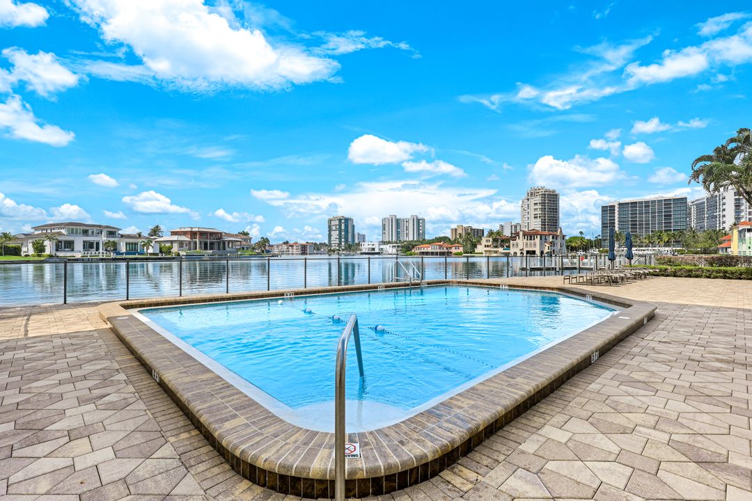 250 Park Shore Dr, Naples, FL 34103