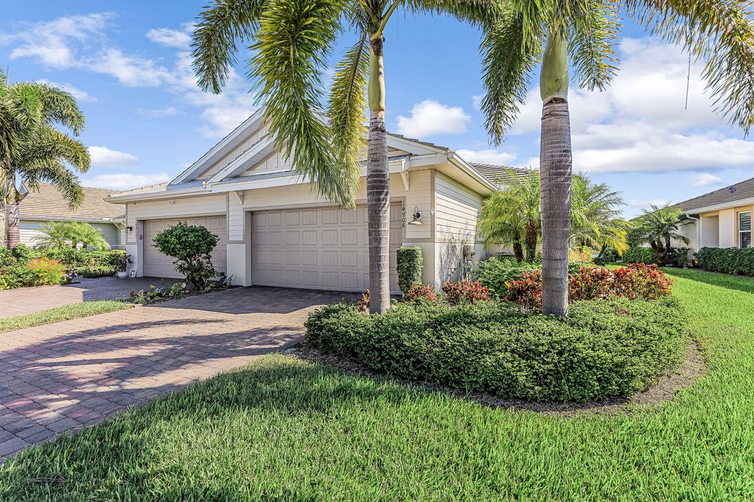14908 Edgewater Cir, Naples, FL 34114