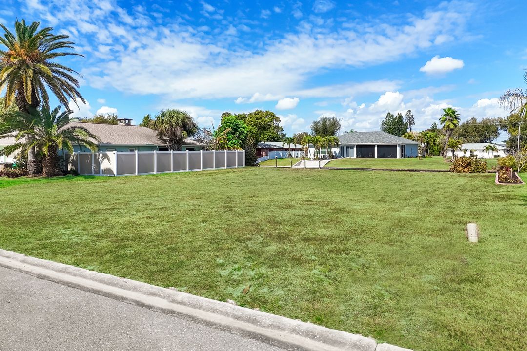 2005 Ottersrest Ln, Cape Coral, FL 33990