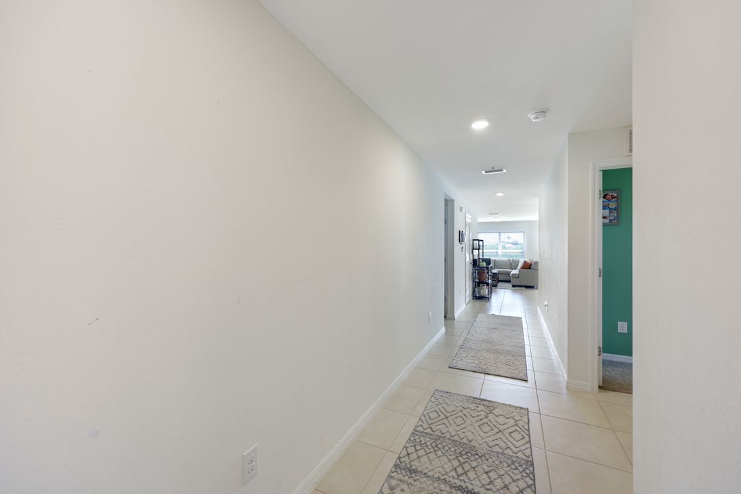 4424 NE 10th Ct, Cape Coral, FL 33909