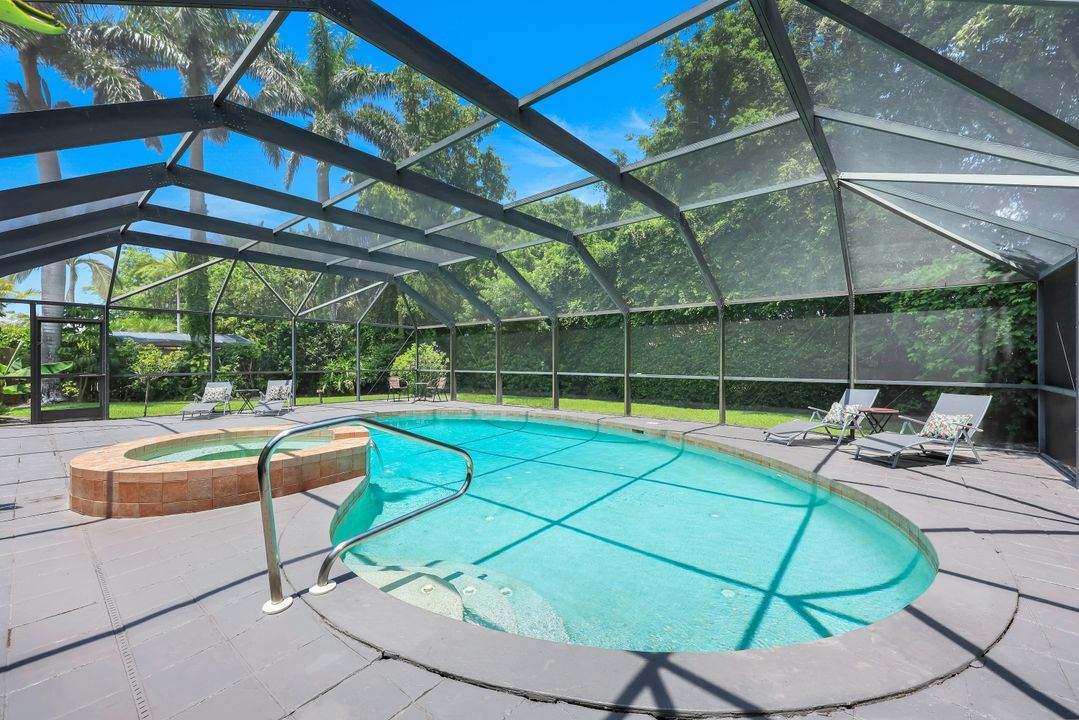 725 Old Trail Dr, Naples, FL 34103