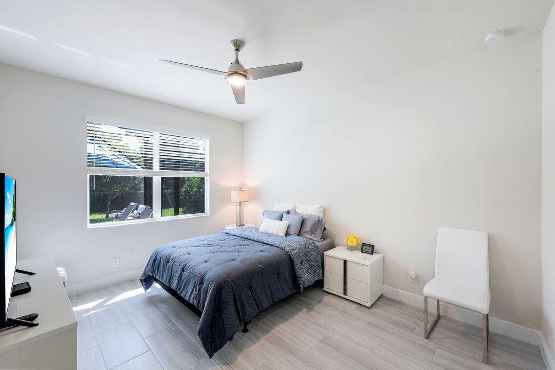 8959 Redonda Dr, Naples, FL 34114