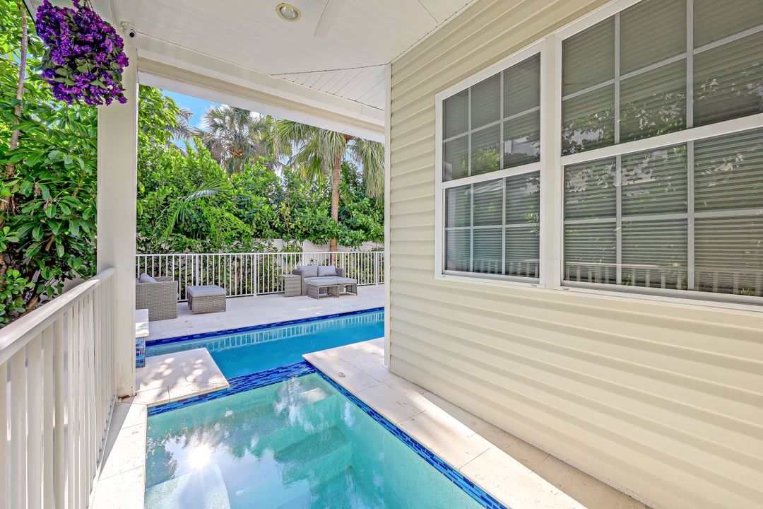 160 3rd St N, Naples, FL 34102