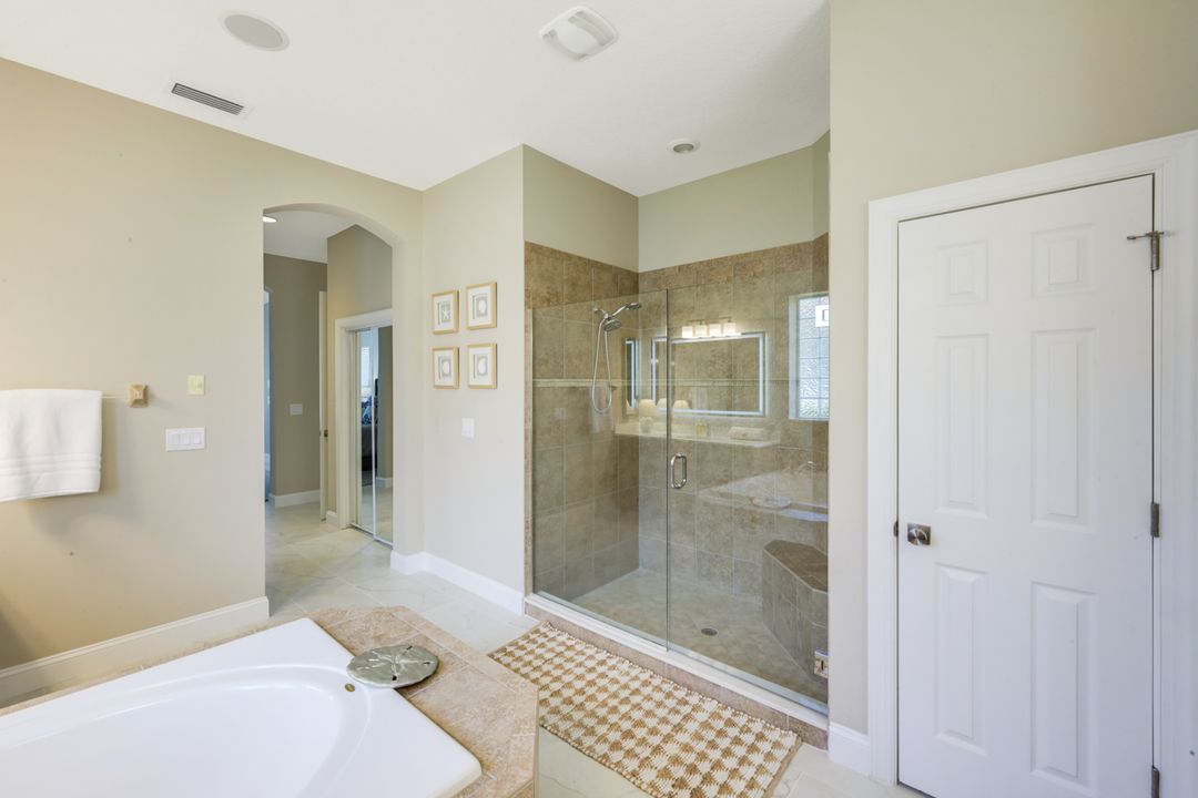 8810 Spinner Cove Ln, Naples, FL 34120