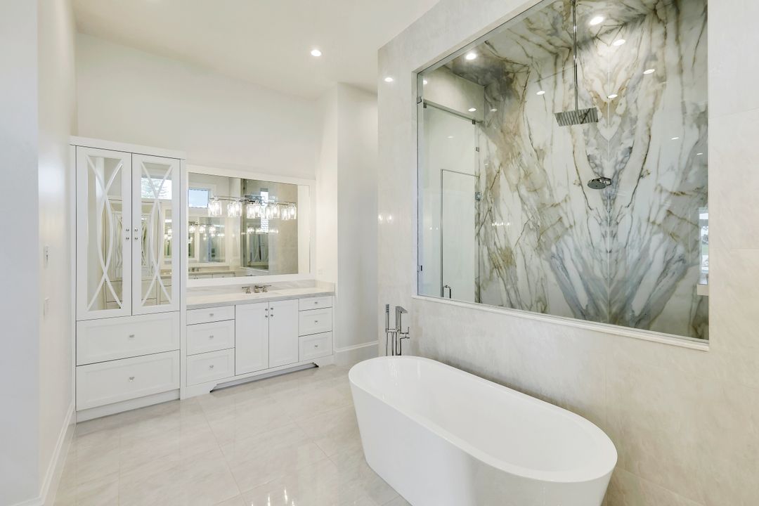 730 Harbour Dr, Naples, FL 34103