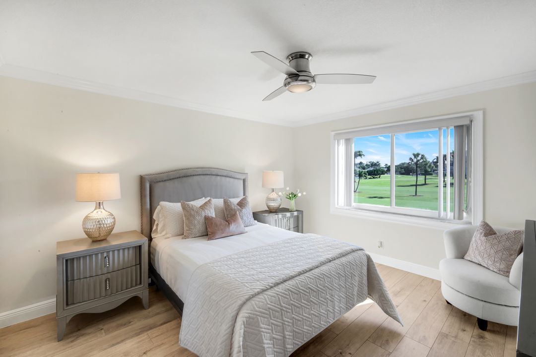 9 High Point Cir N #208, Naples, FL 34103