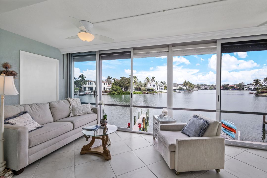 1910 Gulf Shore Blvd N #207, Naples, FL 34102