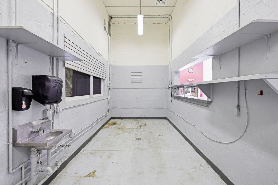 11387 Tamiami Trail E, Naples, FL 34113