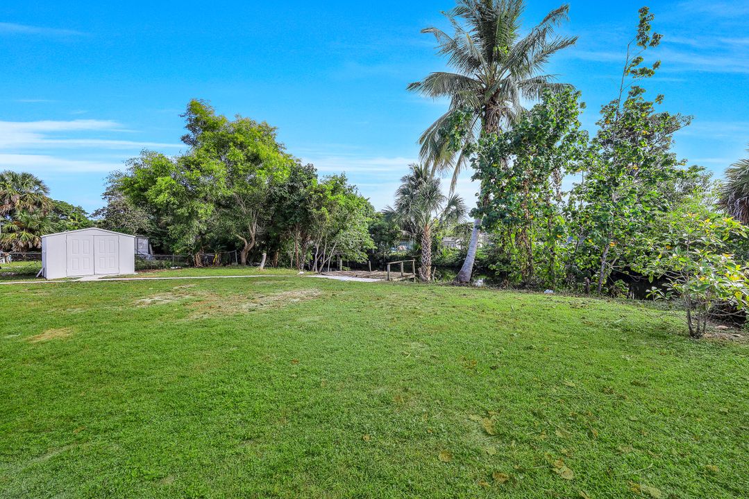 2270 42nd St SW, Naples, FL 34116