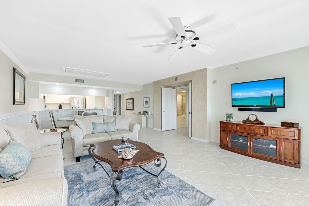 21 Bluebill Ave, Naples, FL 34108