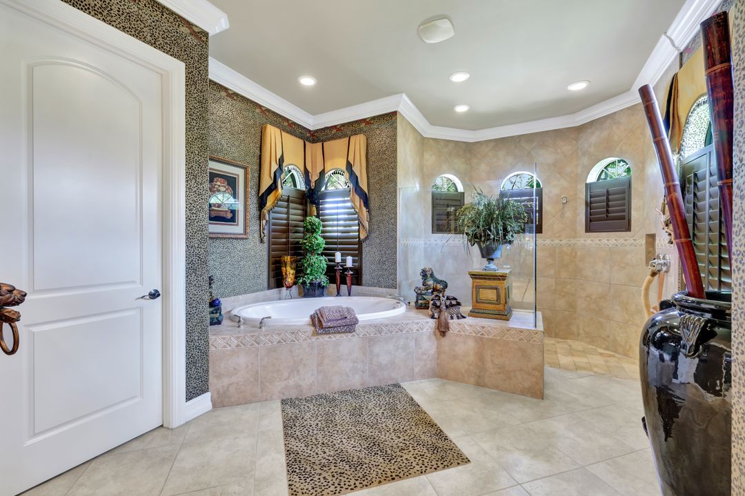 2743 Olde Cypress Dr, Naples, FL 34119