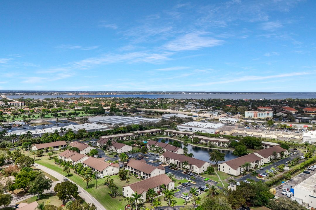 9290 Lake Park Dr #104, Fort Myers, FL 33919