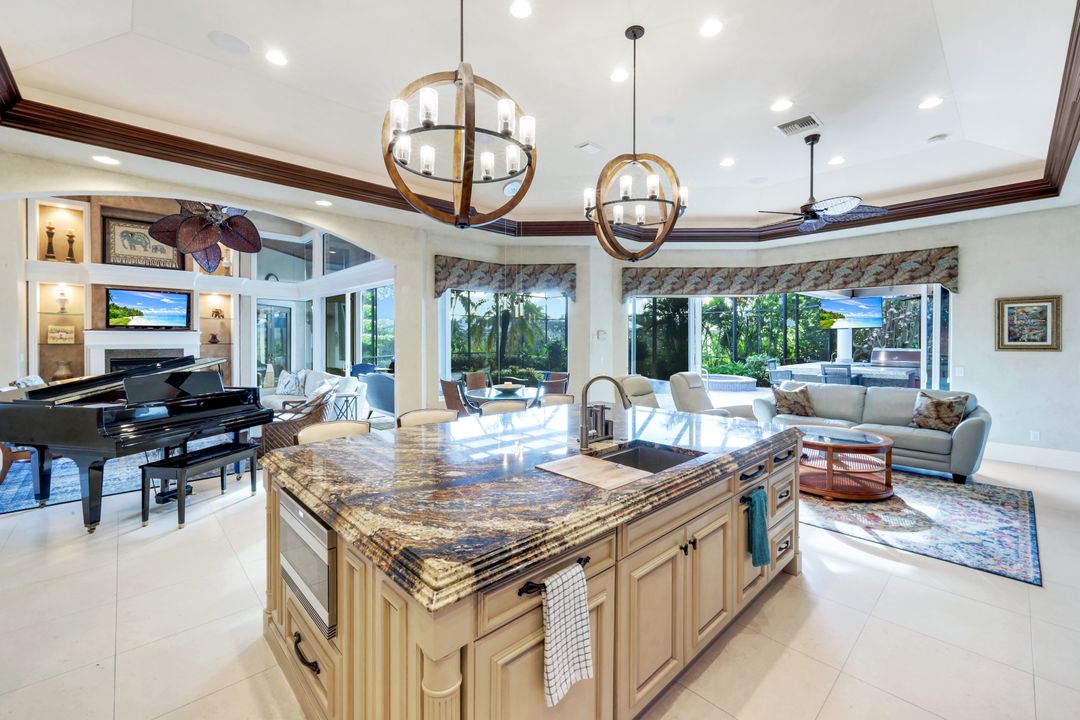 15295 Pembroke Point, Naples, FL 34110