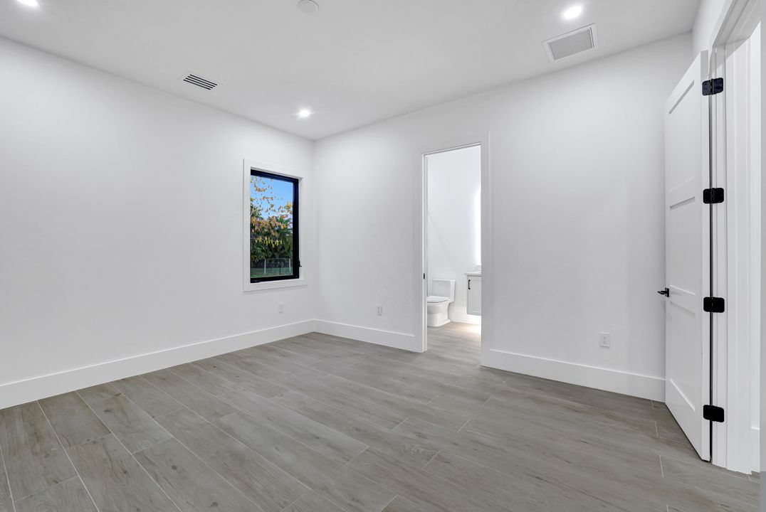 264 13th St NW, Naples, FL 34120