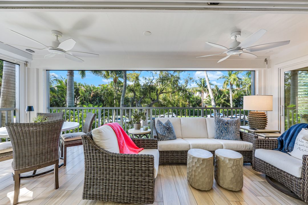 225 5th Ave S #104, Naples, FL 34102