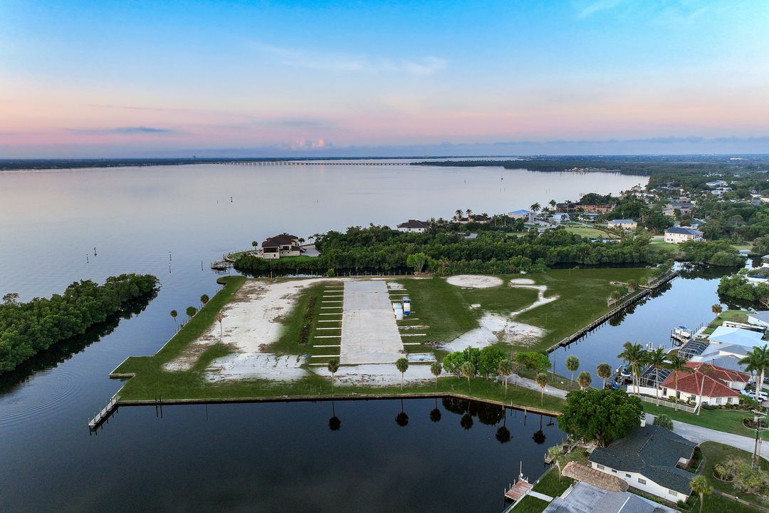 4530 Vinsetta Ave, North Fort Myers, FL 33903