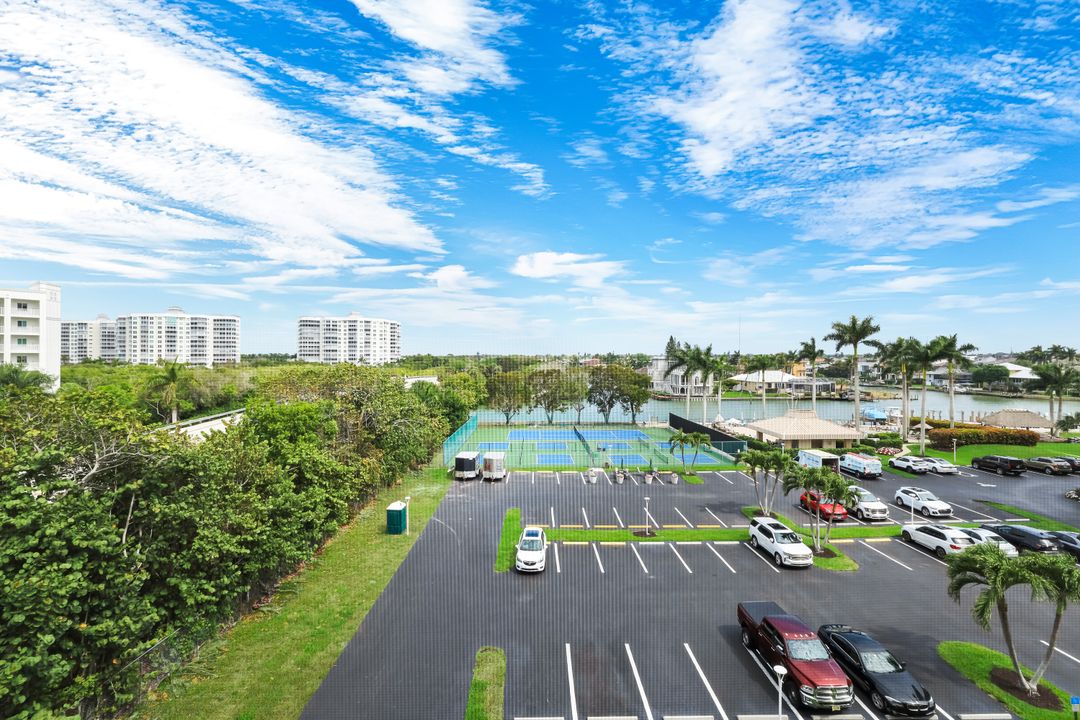 11118 Gulf Shore Dr #A401, Naples, FL 34108