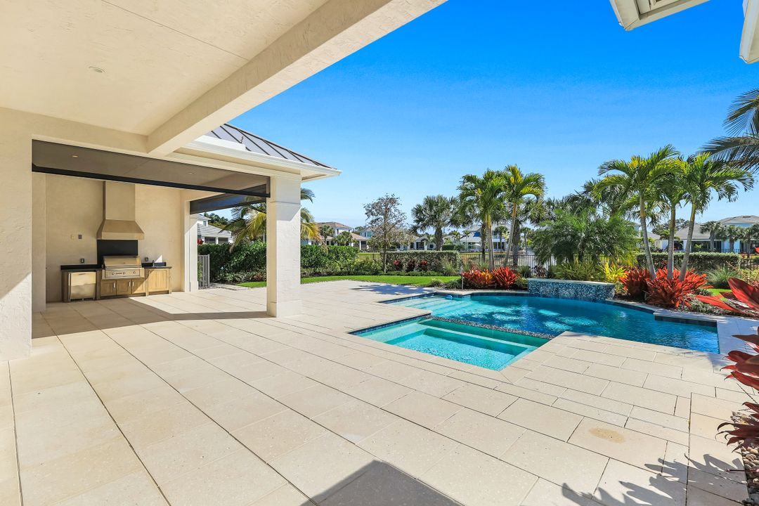 16716 Enclave Cir, Naples, FL 34110