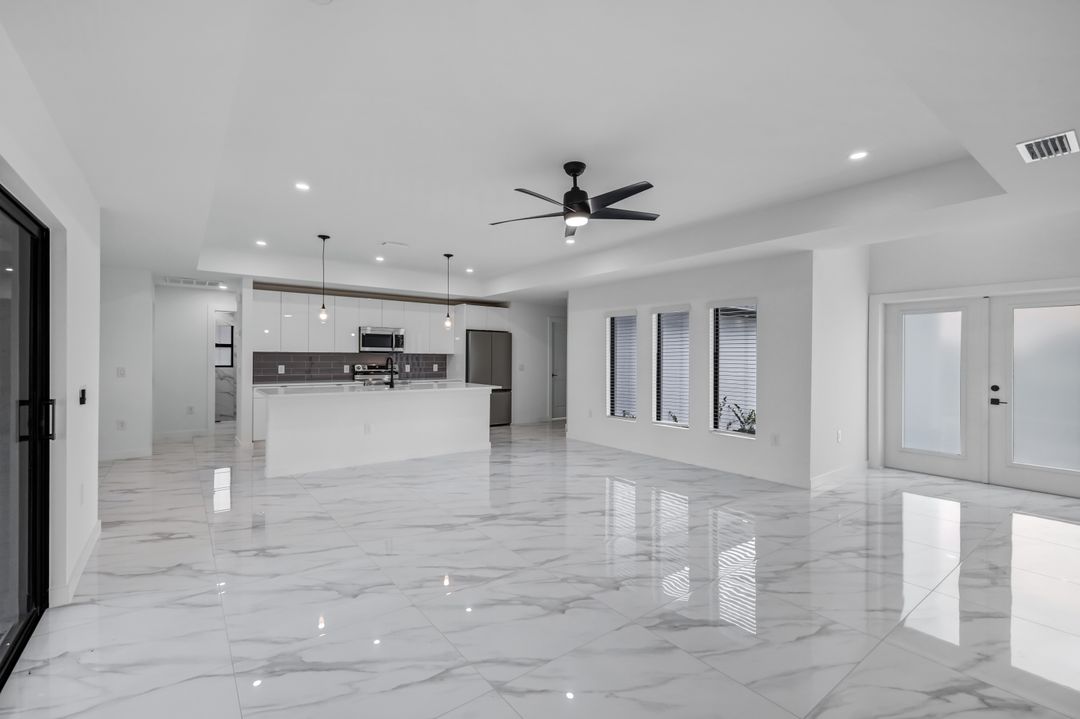 523 Wilmington Pkwy, Cape Coral, FL 33993