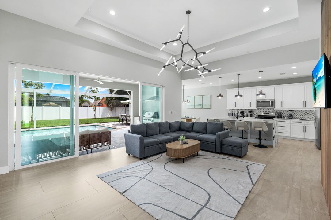 3821 SW 14th Pl, Cape Coral, FL 33914