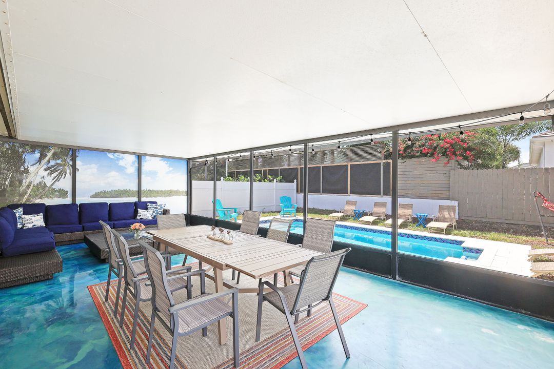 522 94th Ave N, Naples, FL 34108