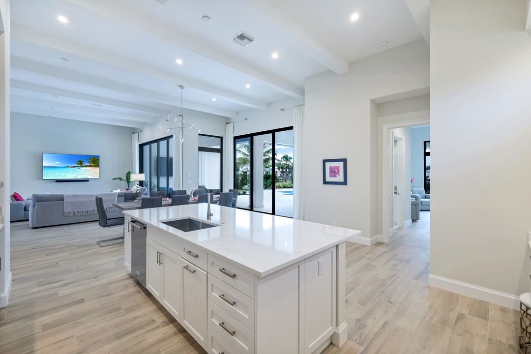 16724 Enclave Cir, Naples, FL 34110