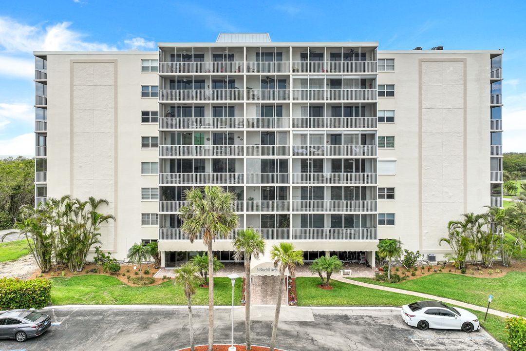 5 Bluebill Ave APT 506, Naples, FL 34108