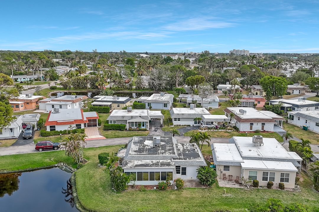 9 Hackney Ln, Naples, FL 34112